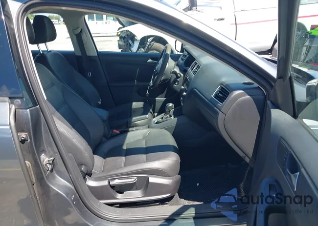 3VWDX7AJ0CM301234: 43212345