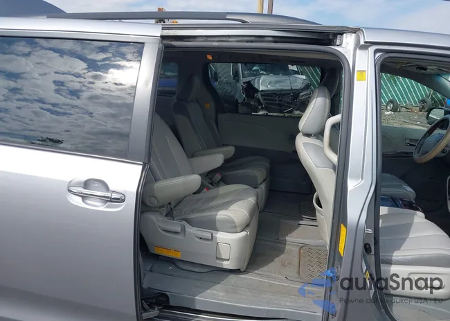 5TDDK3DC1BS004057: 43216560