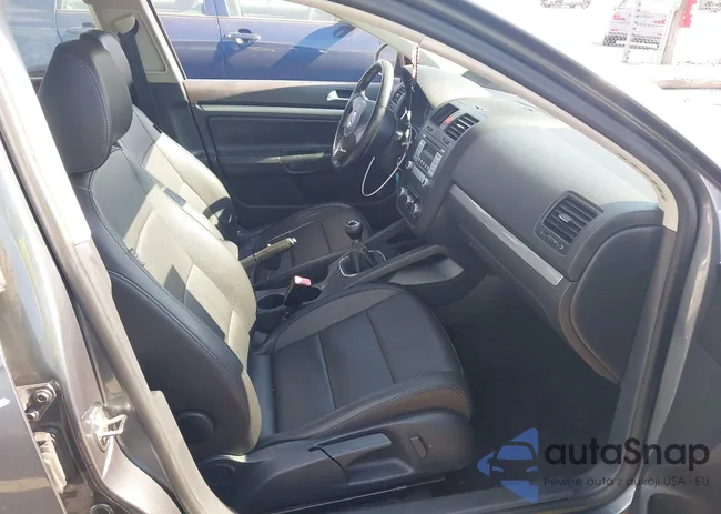 3VWAZ7AJ9AM161453: 43218234