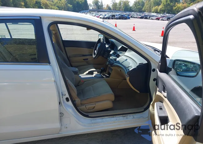 1HGCP2F30BA033746: 43217519