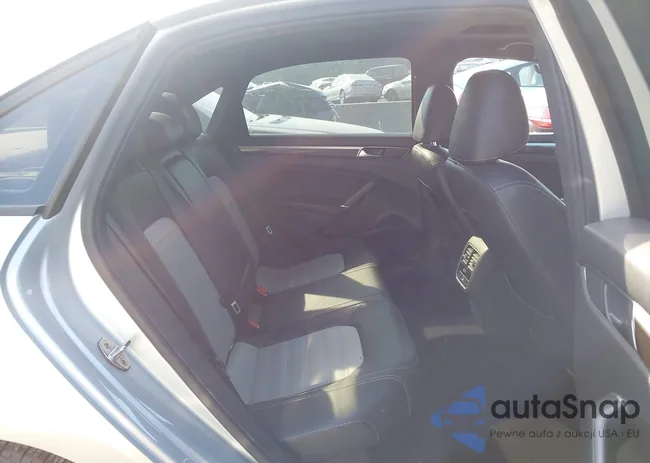 1VWJM7A39JC035613: 43218568