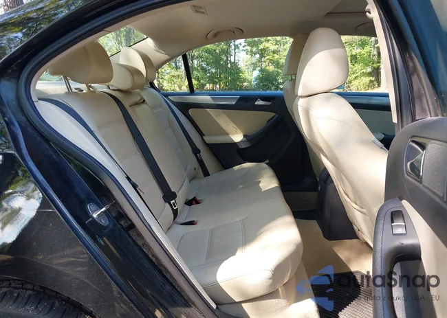 3VWD17AJ0FM319707: 43218628