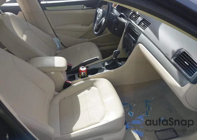 1VWAT7A33EC024244: 43219622