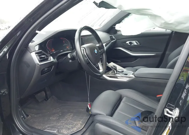 3MW5R7J00L8B04384: 43221493