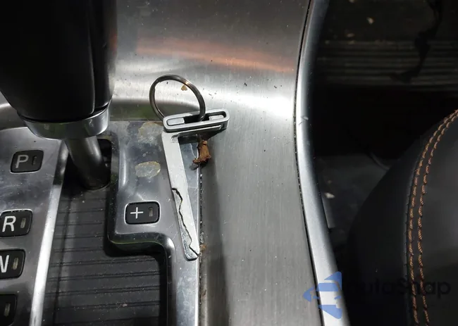 YV4960DZ6A2103943: 43220558