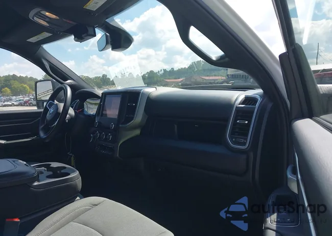 3C6UR5DJ2RG385553: 43221904