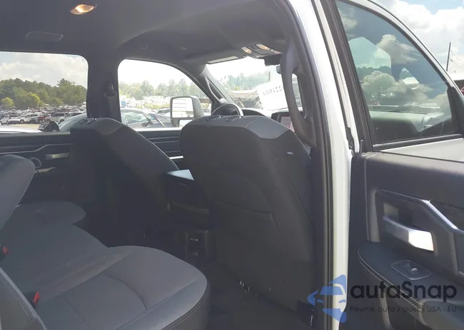 3C6UR5DJ2RG385553: 43221904