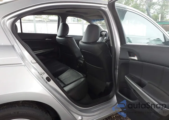 1HGCP2F89AA138277: 43222367