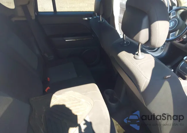 1C4NJDCB9DD174221: 43221761