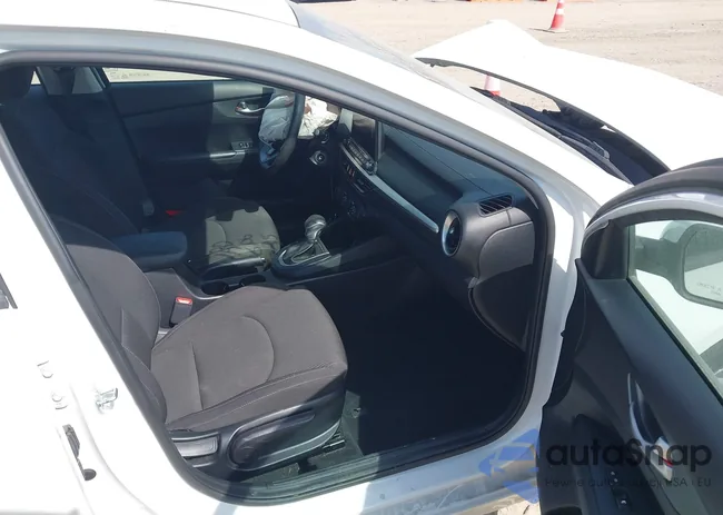 3KPF24AD8LE240177: 43223209