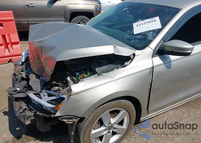 3VW3L7AJ2CM116061: 43225098