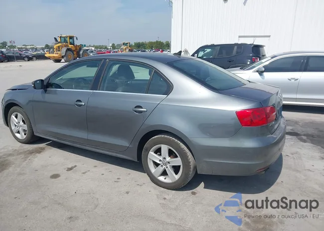 3VWLL7AJ2DM429371: 43226211