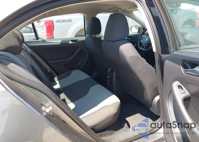 3VW2B7AJ2JM223865: 43225509