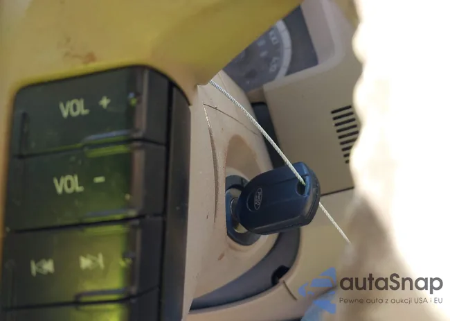 1FMCU941X8KB10431: 43228884