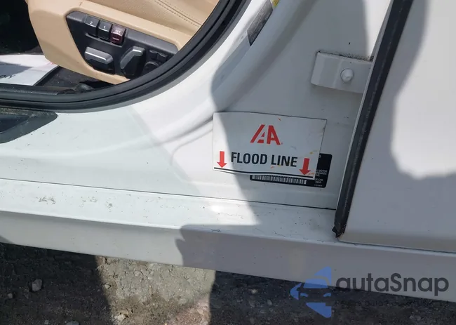 WBA4J3C58JBB97271: 43229062