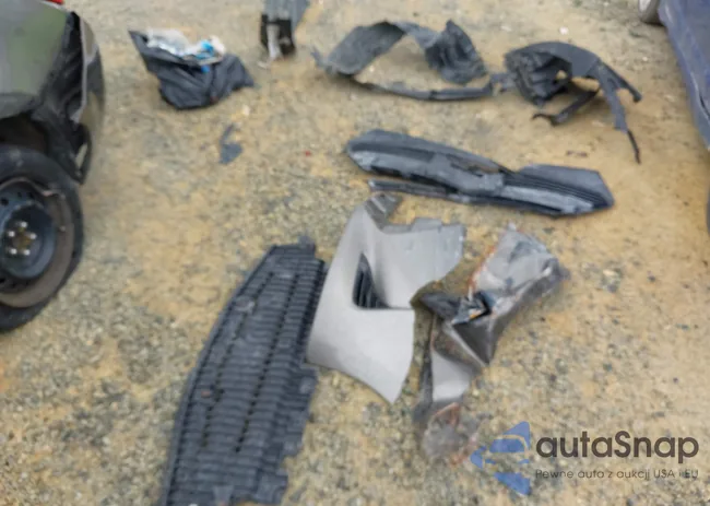 2T1BURHE5JC042611: 43229371