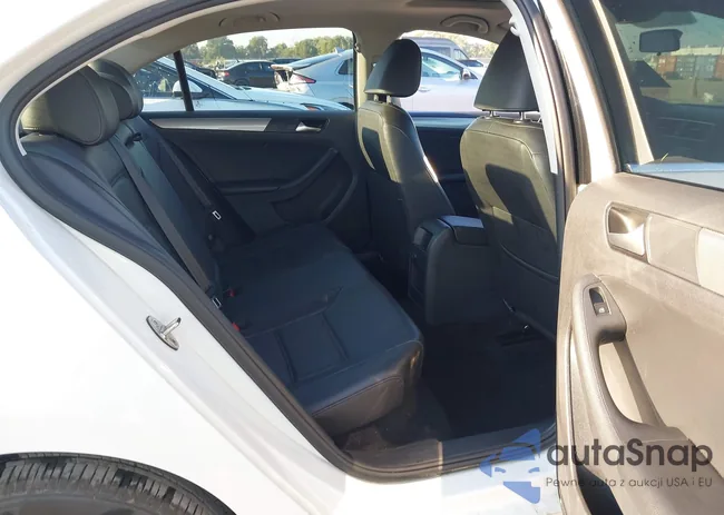 3VWDB7AJ8JM261707: 43228820