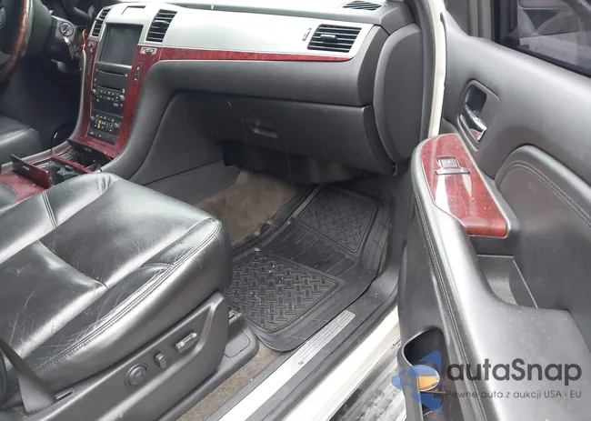 1GYFK63818R131383: 43232033