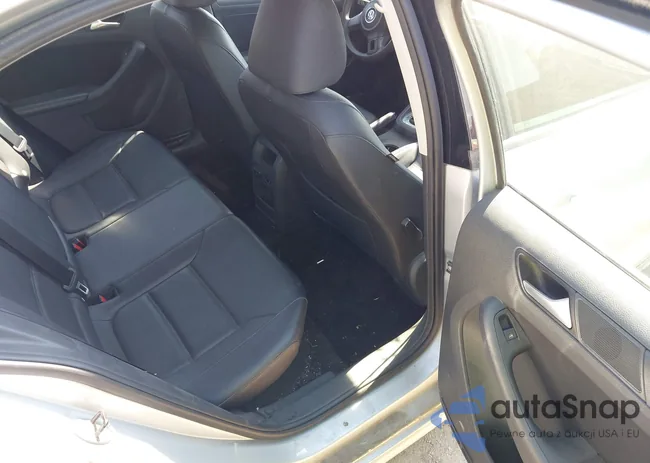 3VWD17AJ0EM362488: 43231580