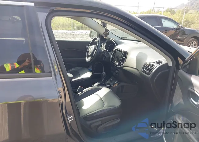 3C4NJDCB2LT166597: 43233077