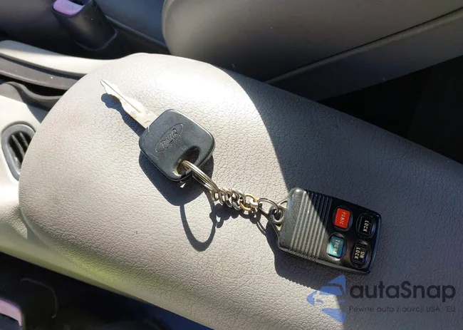 1FALP42X9VF100747: 43235355