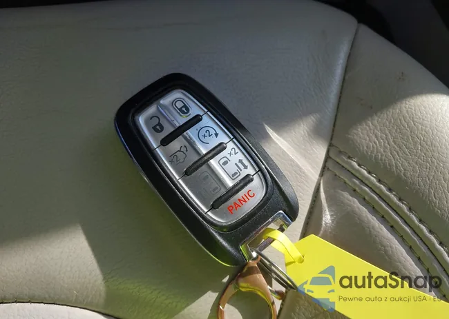 2C4RC1BGXHR688119: 43234567