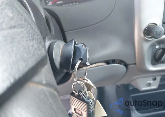 1FTYR14U36PA58230: 43237873