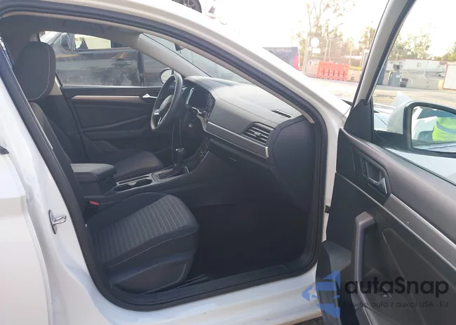 3VW5M7BU6PM021006: 43239346