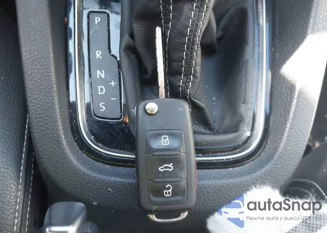 3VWD17AJXHM302738: 43238657