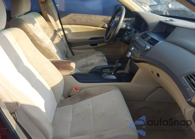 1HGCP26379A140660: 43240301