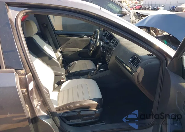 3VWD17AJ5FM421309: 43239626