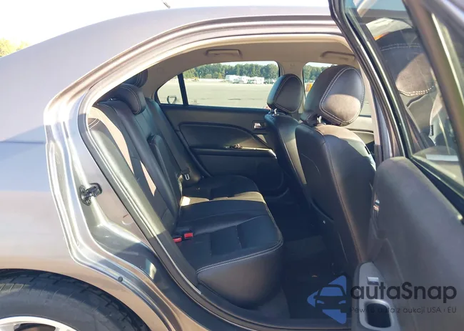 3FAHP0JA0CR275576: 43241250