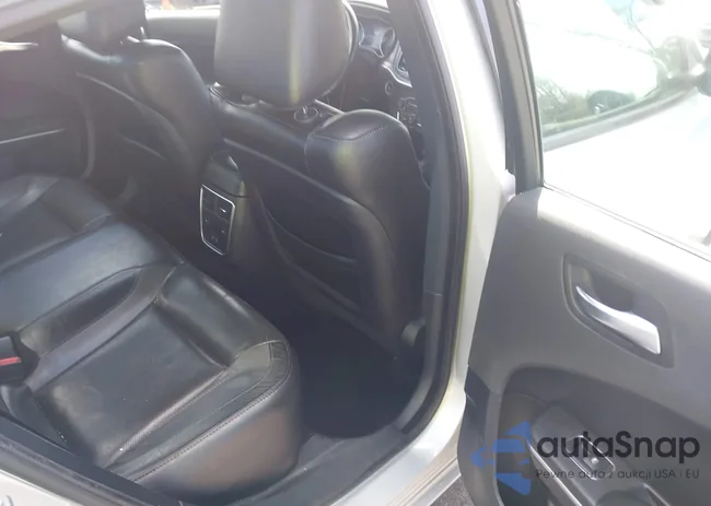 2C3CDXBG0KH695250: 43240697