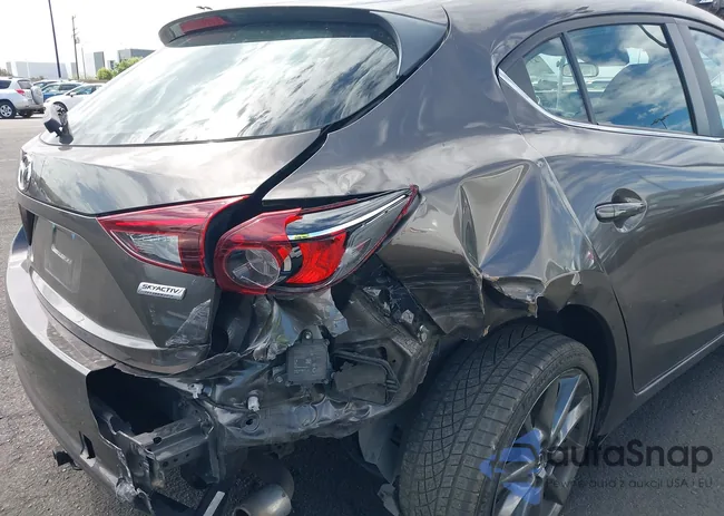 3MZBN1L31JM182390: 43242541