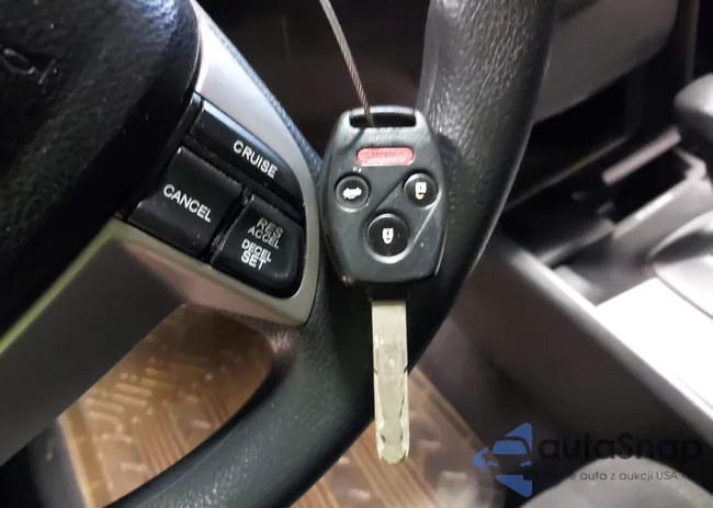 1HGCP2F7XAA009732: 43242631