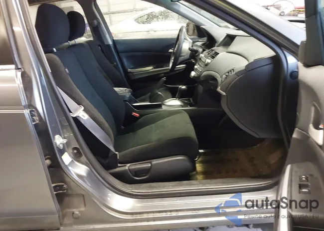 1HGCP2F7XAA009732: 43242631