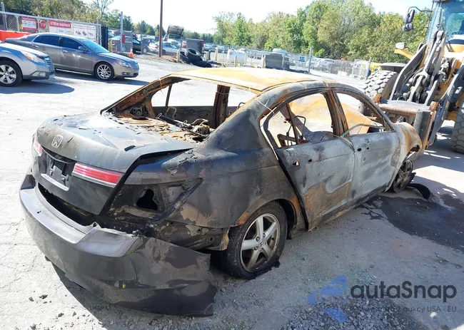 1HGCP2F39BA021112: 43244717