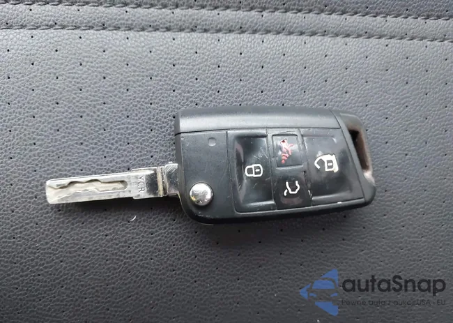 3VW217AUXFM019819: 43245471