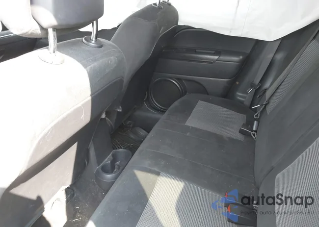 1C4NJRFB0GD696880: 43247007