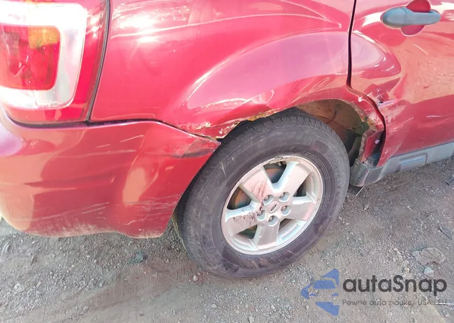 1FMCU93118KB28284: 43247988