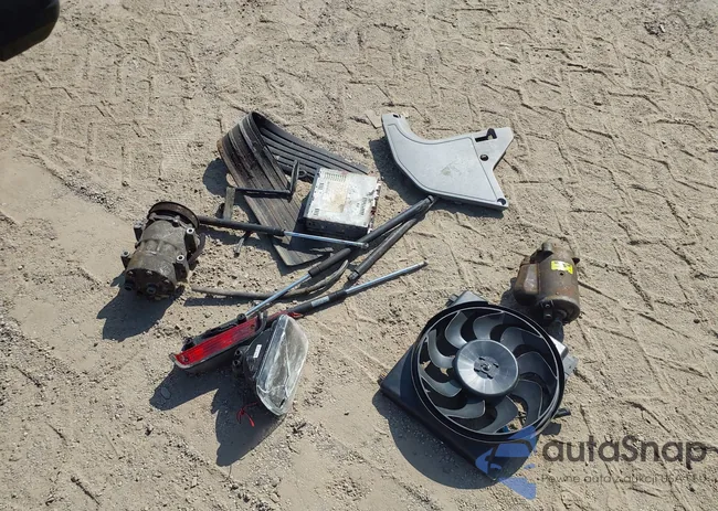 1J4FJ68S3TL272068: 43249648