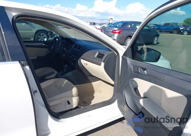 3VWLL7AJ3DM430450: 43251327