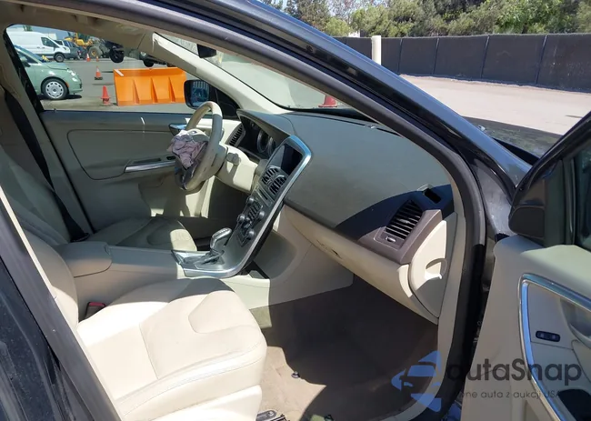 YV4952DL6D2420894: 43253998