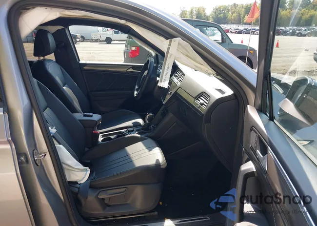 3VV8B7AX3RM044278: 43255361