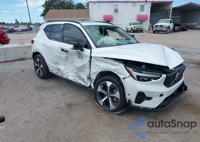 YV4L12UL9R2316151: 43256172