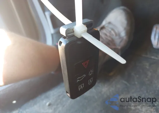 YV4960BZ6A1085940: 43257305