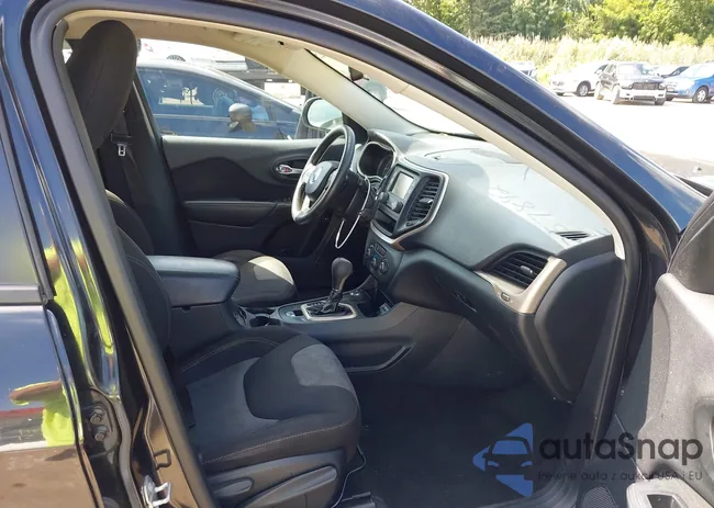 1C4PJMAB2FW776137: 43257842