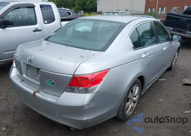 1HGCP2F7XAA092241: 43258233