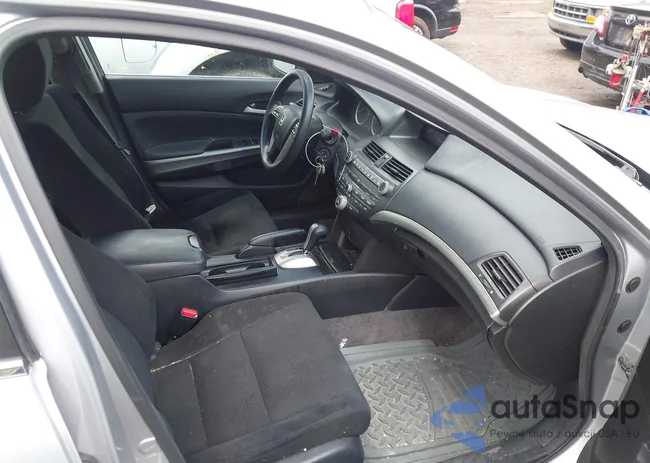 1HGCP2F7XAA092241: 43258233