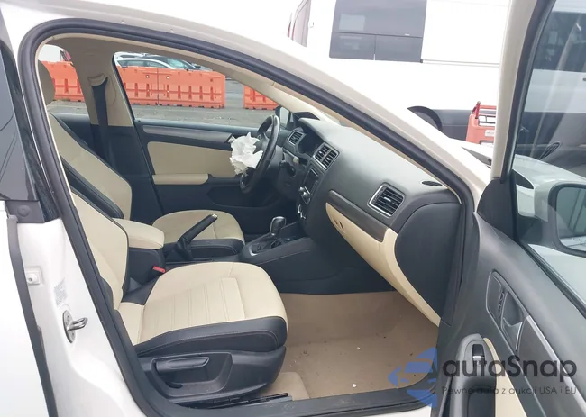 3VWLP7AJ2CM122981: 43258585